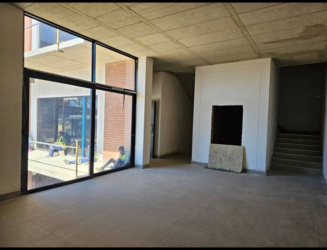 7,730M² WAREHOUSE TO LET IN NORTH RIDING